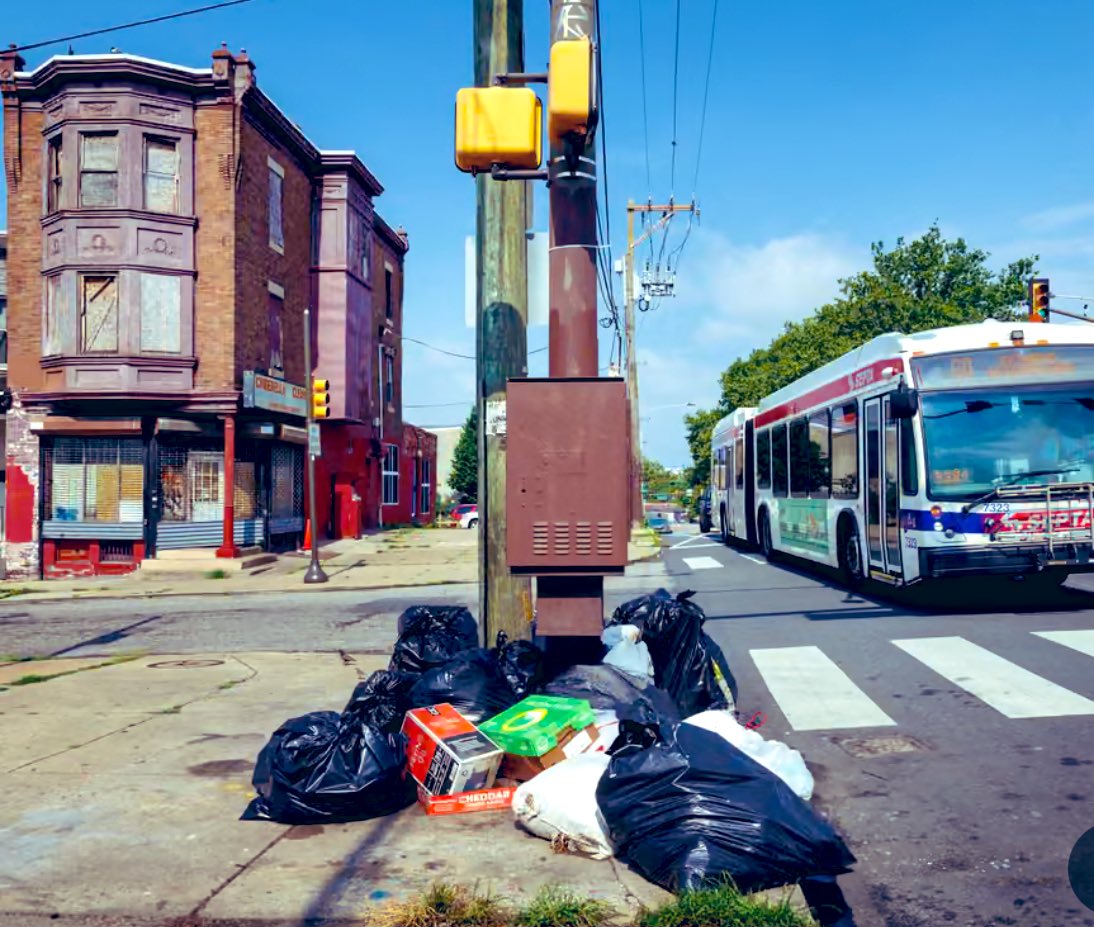 Çöpçülerin Görünmez Kahramanlığı

Philadelphia’da geçen hafta yaşanan sekiz günlük çöpçü grevi, sadece ‘çöp dağları’ değil, kamu sağlığı, ekonomik adalet ve toplumsal saygı gibi kritik meseleleri de görünür kıldı.

 “Parker Piles” adı verilen çöpler, yaz güneşinin altında