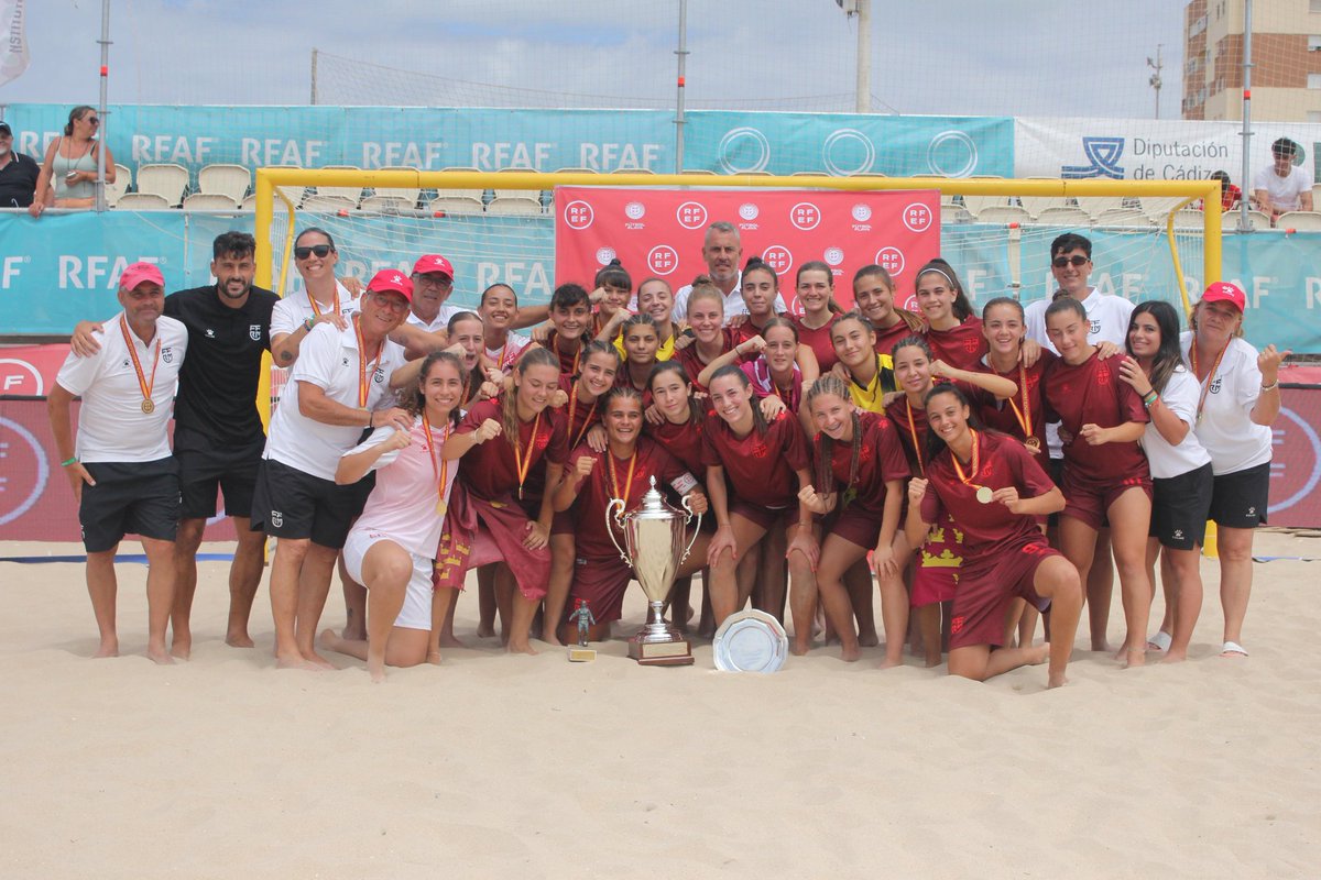 📸👏 | ¡Gran papel de nuestras selecciones femeninas de fútbol playa en Cádiz!

🥇Sub-17: Campeonas.
📜 Sub-20: Cuartas.

#VamosFFRM / ℹ️ ffrm.es/pnfg/NNws_ShwN…