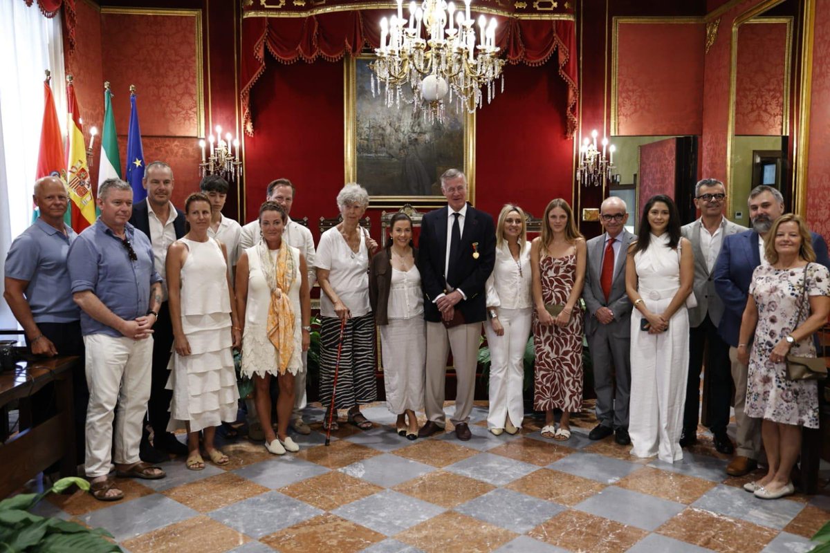 Marifran Carazo (@marifrangr) on Twitter photo 🏅 En el marco del <a href="/FestivalGranada/">Granada Festival</a>, el doctor Friedrik Paulsen visita el <a href="/aytogr/">Ayuntamiento de Granada</a>, un honor poder hacer entrega en persona de la Medalla de Oro al Mérito que Granada le concedió en la pasada Gala de Honores y Distinciones, mi agradecimiento
#Granada2031🗝️🇪🇺 🏅 En el marco del <a href="/FestivalGranada/">Granada Festival</a>, el doctor Friedrik Paulsen visita el <a href="/aytogr/">Ayuntamiento de Granada</a>, un honor poder hacer entrega en persona de la Medalla de Oro al Mérito que Granada le concedió en la pasada Gala de Honores y Distinciones, mi agradecimiento
#Granada2031🗝️🇪🇺