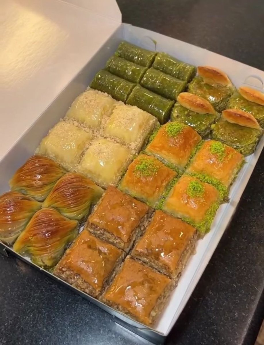 vafa_mahsa's tweet photo. یه سری آدما مثل باقلوا‌ئن
همینقدر دوست‌داشتنی، شیرین و مضر https://t.co/pNs8kHWLSy