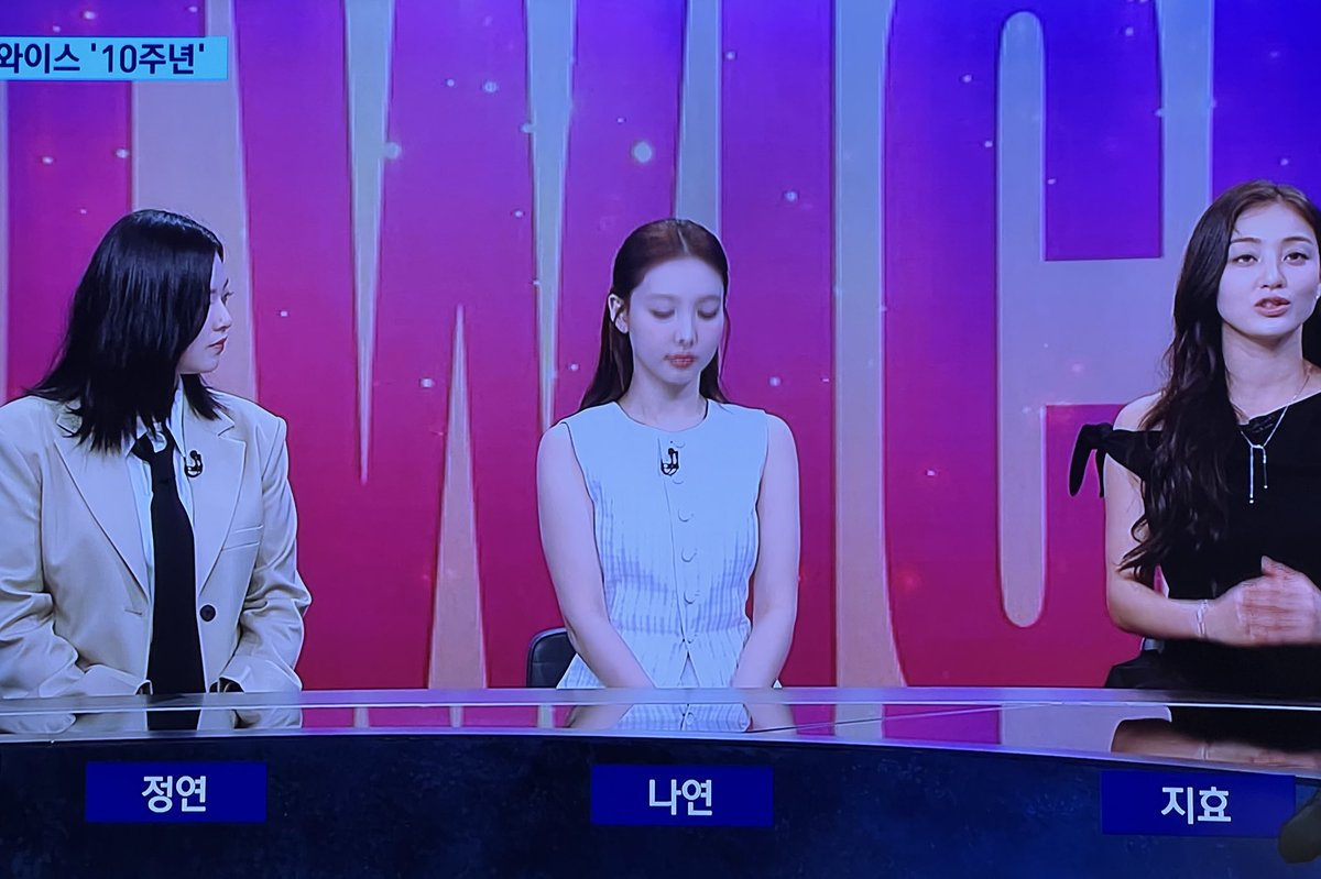 miisharonn's tweet photo. โปรโมทแบบใหม่แบบสับสุดๆ ชีโผล่ไปช่องข่าวเลยค่ะ ช่องใหญ่ด้วย SBS 555555555 https://t.co/EVoR2BHb40