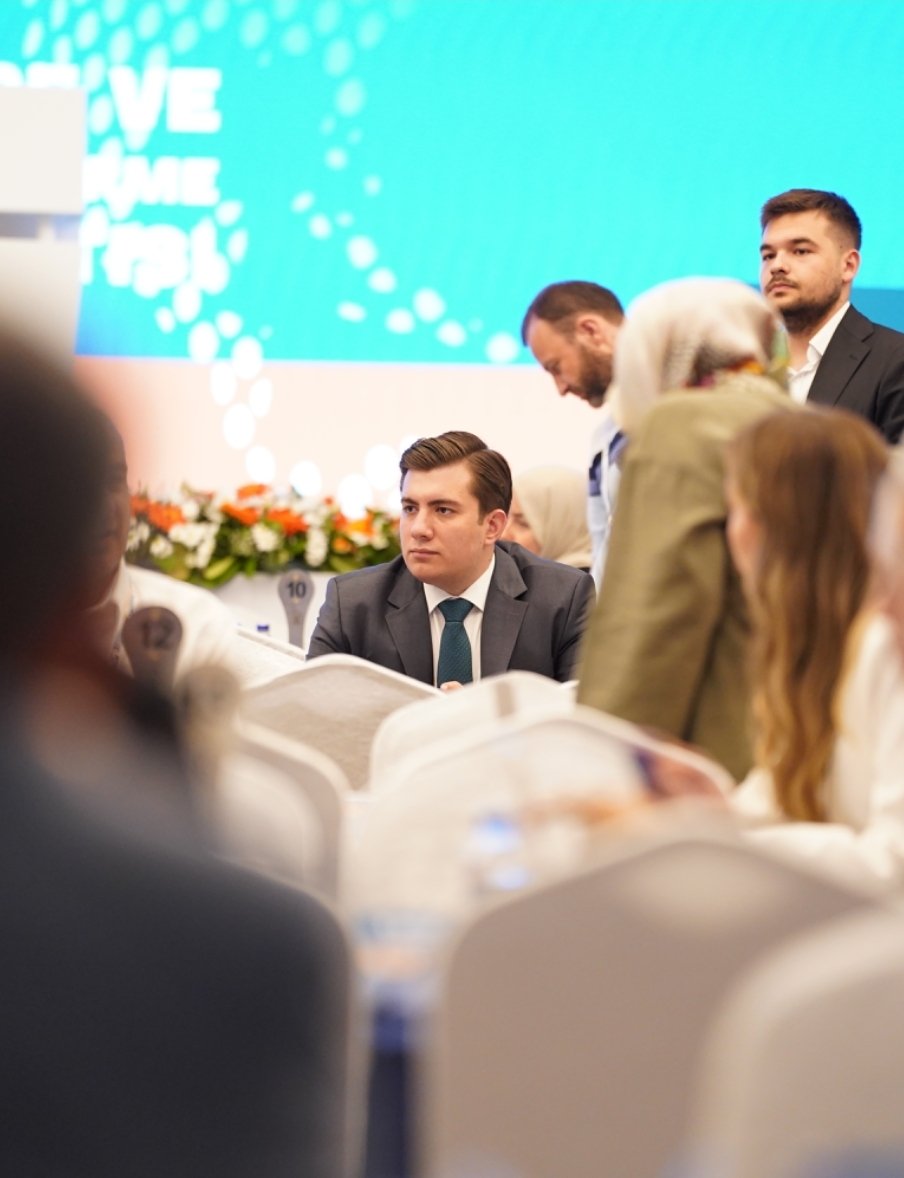 AK Parti, ortak aklın rehberliğinde, vizyoner adımlar ve kararlı bir kadro ruhuyla Türkiye’nin yarınlarını inşa etmeye devam ediyor.
• İstişare ve Değerlendirme Toplantımızı, Stratejik Plan Çalıştayımızla önemli bir başlangıç noktasına taşıdık.
“Milletin Gücünden İlham Alan