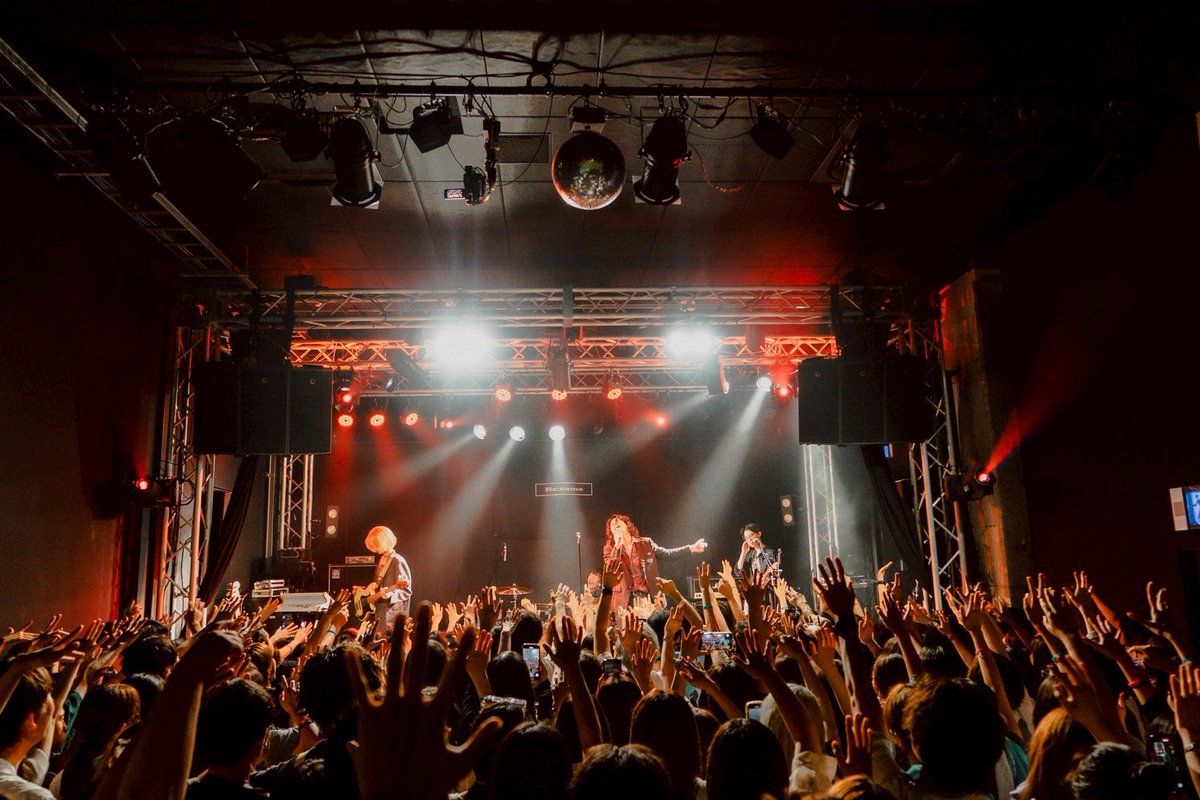 isseytakagi's tweet image. 昨日はワンマン大阪公演
ソールドアウトしたフロア
年齢も性別も関係なく混じり合って
常に熱くなってたの最高やったな
地元大阪、大好きです
ありがとう!
#GeniusBoysTour