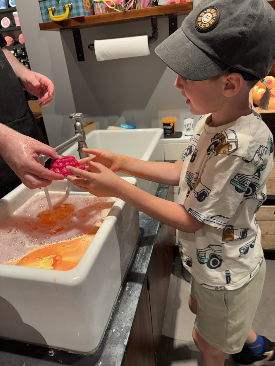 Helen Gore tweet media