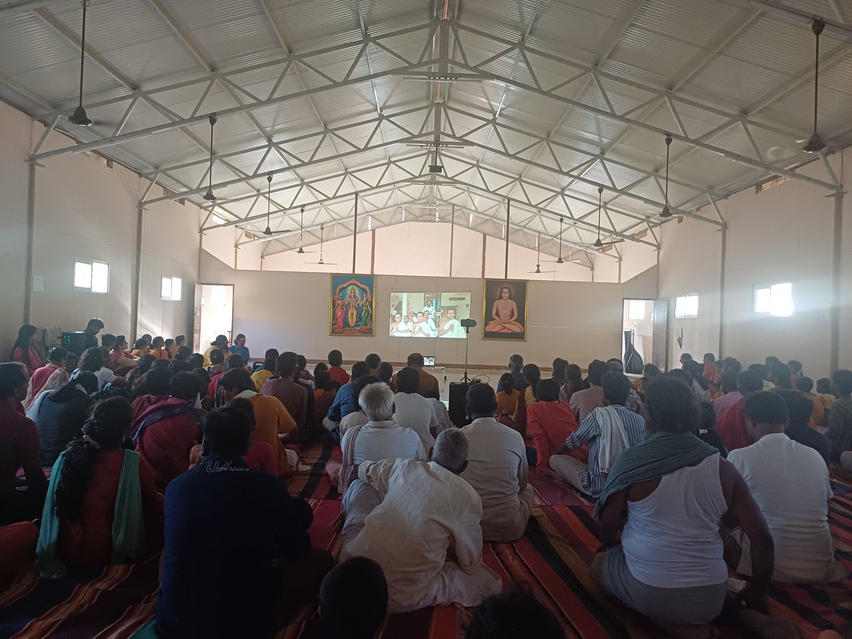 Matrushree (मातृश्री) Ananthalakshmi (Smrithi) (@maatrushree) on Twitter photo Anaadi Veda Dharma Patashala vidyarthis offering Vedic Chants Live from Prayagraj as part of 4 day Gurupurnima and Anaadi Foundation Day celebrations <a href="/anaadifdn/">AnaadiFoundation अनादि/ அனாதி DharmaGurukulam</a> <a href="/anaadigurukulam/">Anaadi Gurukulams</a> Anaadi Veda Dharma Patashala vidyarthis offering Vedic Chants Live from Prayagraj as part of 4 day Gurupurnima and Anaadi Foundation Day celebrations <a href="/anaadifdn/">AnaadiFoundation अनादि/ அனாதி DharmaGurukulam</a> <a href="/anaadigurukulam/">Anaadi Gurukulams</a>