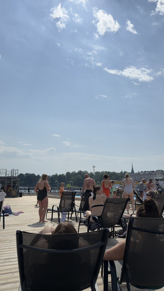 Biddu aðeins. Af hverju eru allir sem ég þekki alltaf að dásama Köben og Stokkhólm og eitthvað kjaftæði þegar Helsinki er búin að vera hérna all along?