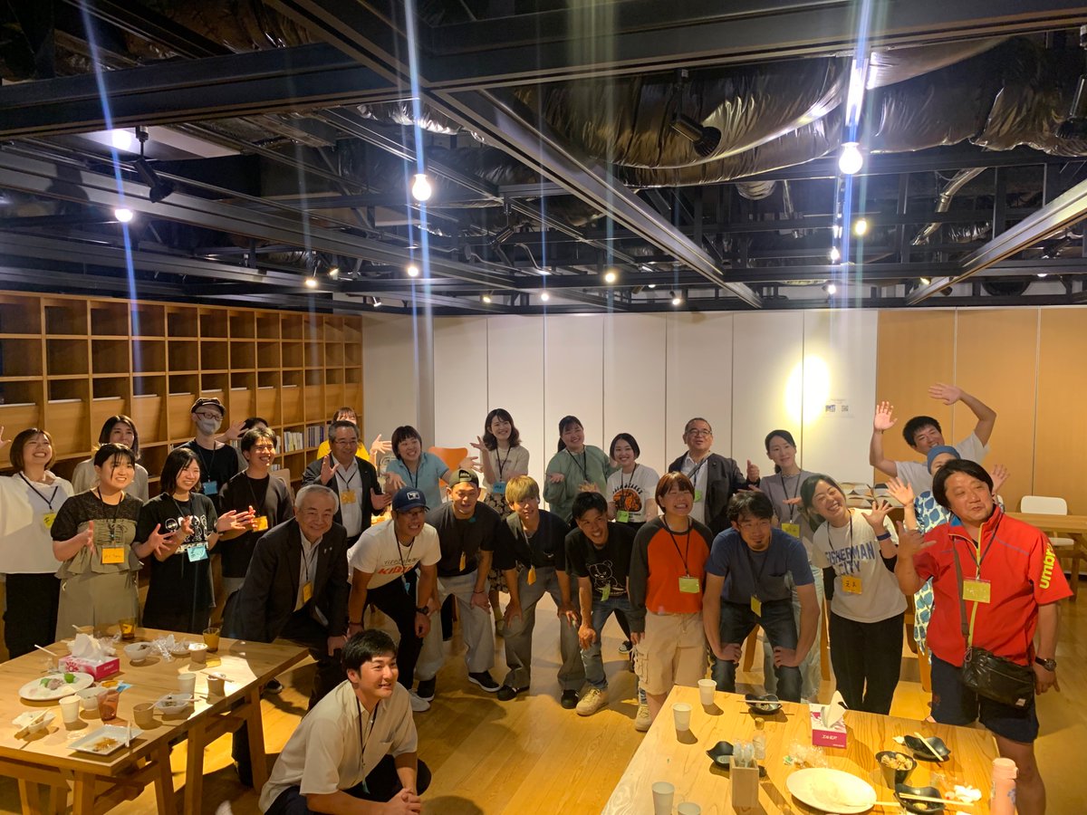 goahead_shigeru's tweet image. 昨夜は気仙沼で活躍中の7人の若手漁師さんの話を聞くまちづくりカフェに参加。皆さん、海と漁が好き‼️迷いの無さが印象的です。それと異口同音に朝日や朝焼けの美しさと先輩漁師の格好よさを語ってくれました。お世話役の歓迎プロデュースの皆さん、有難うございます。地方創生の原点を見ました😀