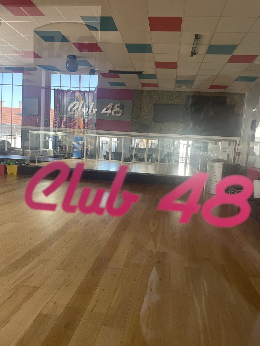 cflevy's tweet image. Fin d une belle aventure : après 43 ans d’activité, le Club 48 ferme ses portes.
💃 Des générations d’enfants ont découvert la danse et le sport sur les scènes de #Neuville, #AmbroiseCourtois ou du Palais des Sports.
🙏 Jean-Paul Garcia, pilier du 8e, tire sa révérence, usé par…