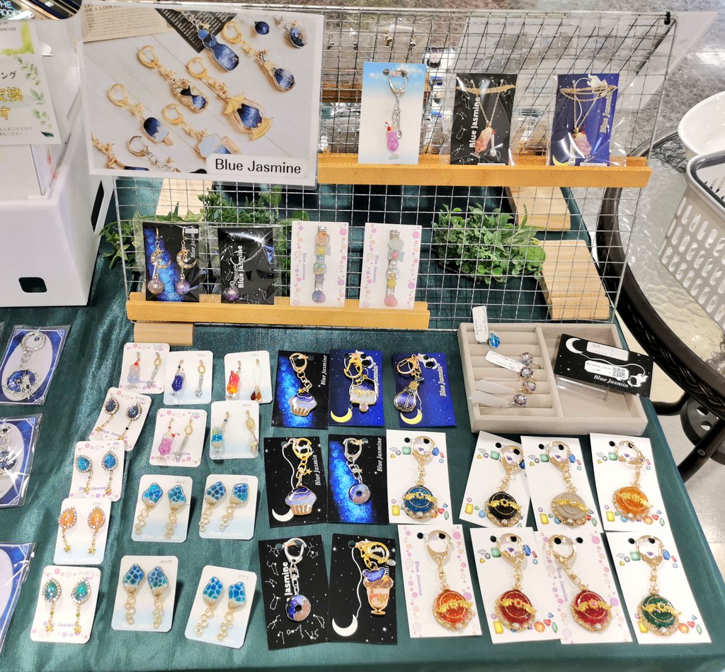 handmadelink8's tweet photo. 7/12閉店後 #星海旅行展
参加作家様
Blue Jasmine (@BlueJas_resin ) https://t.co/2wIXgBnhAe