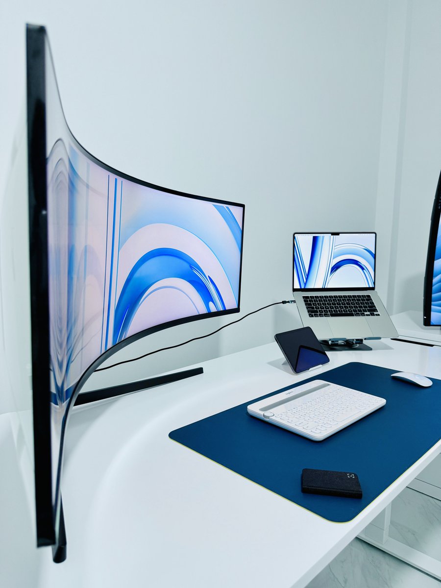 MrThevi's tweet photo. “Clean environment. Clear mind. Every detail exists for one reason — Focus.” ✨🤍💻🩵 #MrThevi #2025 #DeskSetup ❄️⌨️🖱️

-

#aestheticsetup #minimalworkspace #thevibuilds #cleanofficesetup #ultrawidemonitor #entrepreneurmindset #desksetupgoals #pcsetup2025 #techspace #focusmode ✨ https://t.co/AijMucWhgd