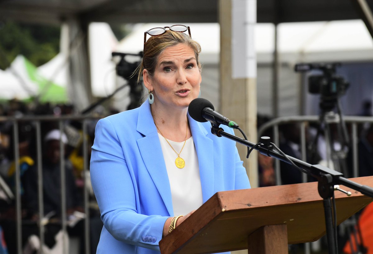 UNFPAUganda's tweet image. Representing @EUinUG at #WorldPopulationDay in Kayunga, Ambassador @NLinUganda @FrederiekeQ called upon @GovUganda support to address teenage pregnancy, child marriage and gender -based violence, key to improving good health and wellbeing &amp; economic development.
#WPD2025
#PDM