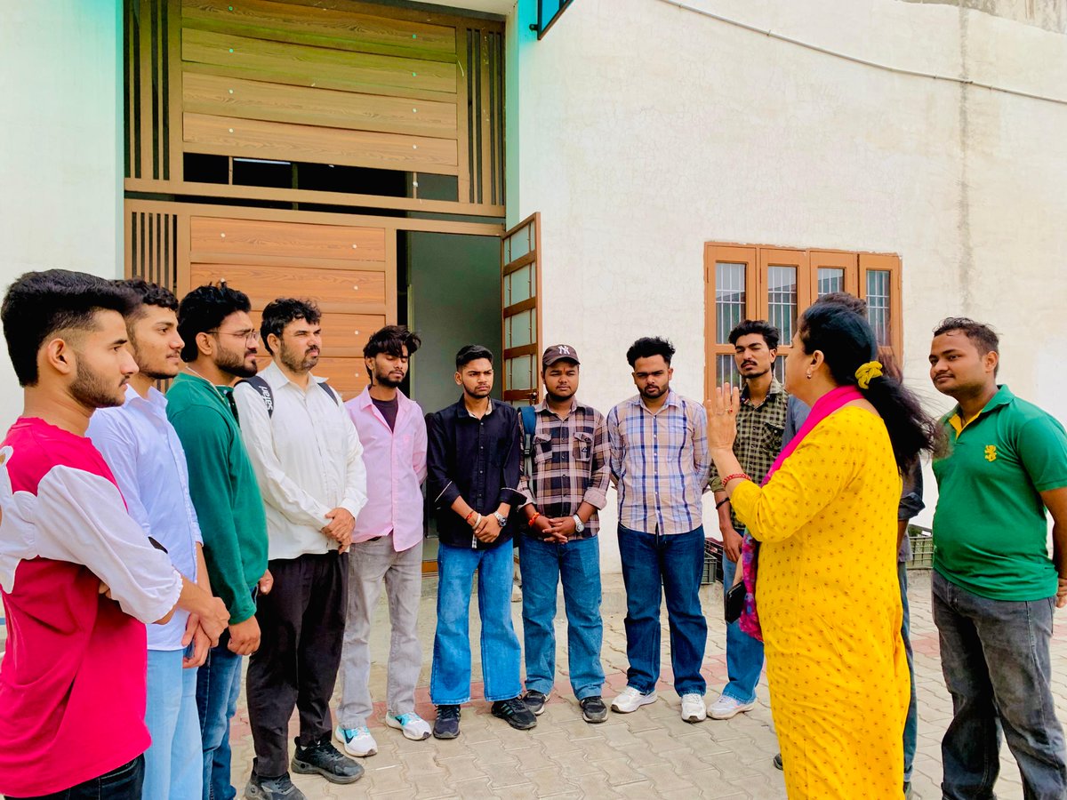 📍 Pt. Chiranji Lal Sharma Government College, Karnal
📅 Date: 15 June 2025
🎗️ Occasion: World Day Against Child Labour

 NSS volunteers visited MDD Bal Bhawan, Karnal, spreading joy 😊 through meaningful 📚 awareness, 🍱 food, ✏️ stationery distribution, and warm interactions