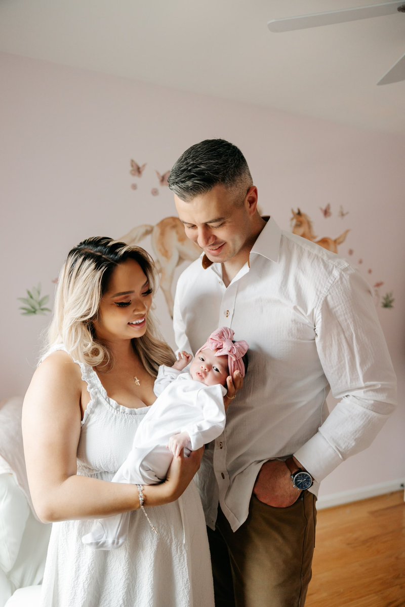LibertyZSimmons's tweet image. I love our little family 💕🎀 👩🍼👨🍼🐶👶
📸: @jessicarabelophotos
#mama #dada #Faith #newbornbubble #nursery #mother #father #parenthood #momlife #SimmonsFamily
