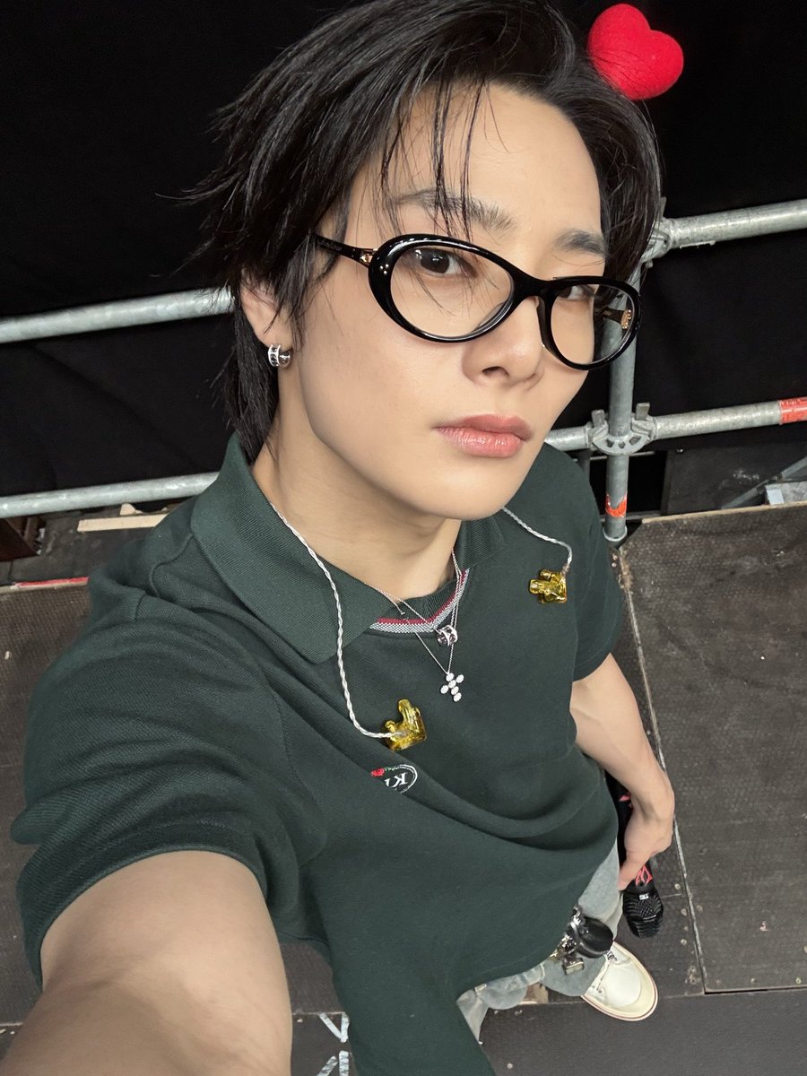 applyeni's tweet image. im on my way to lick your lips innie