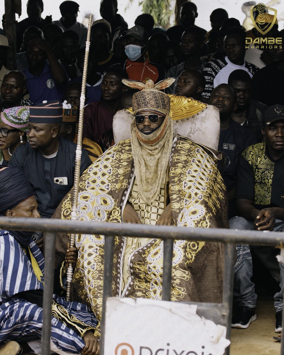 DambeWarriors's tweet image. Not only were fans waving their shirts, but even the EMIR came out to celebrate the DAMBE WARRIORS in Nasarawa!

#dambewarriors
#dambe
#combatsports
#nigeria
#africanculture
#knockout
#fight
#crowdmoments
#Season03
#Nasarawa