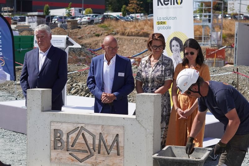 isabelleleroy4's tweet image. À Cholet,pose de la 1ʳᵉpierre du nouveau bâtiment #Kelio3.Une entreprise ligérienne en plein essor, ancrée localement et tournee vers l'international. Un fleuron de l'edition
La région @paysdelaloire est fière de cette dynamique de croissance responsable.#Numérique #Innovation