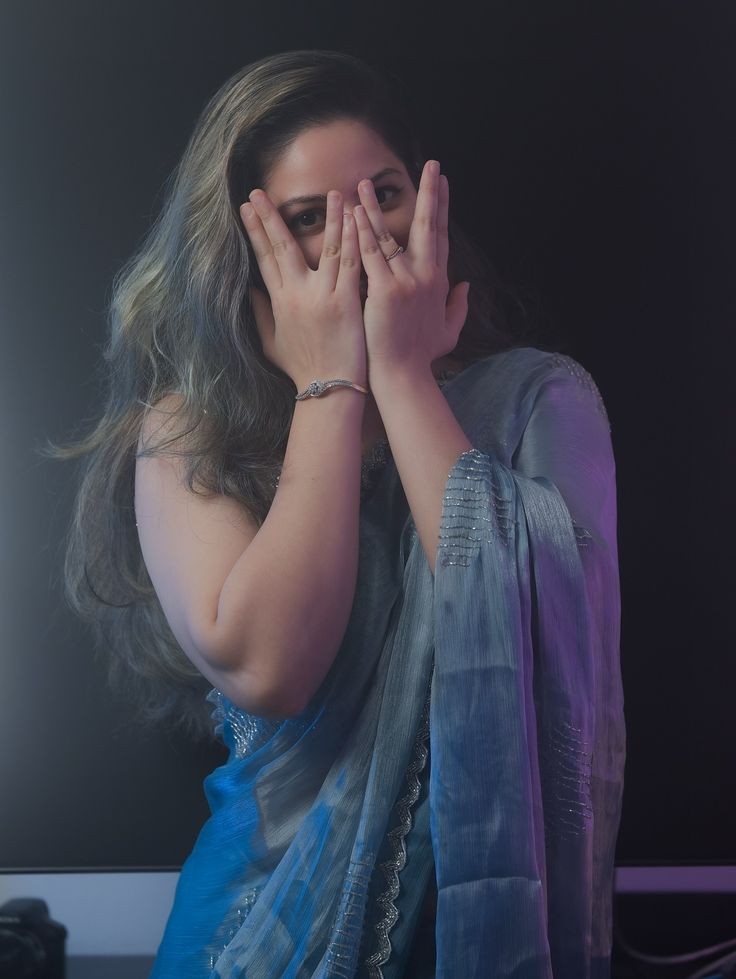 बारिश और मोहब्बत दोनों ही यादगार होते हैं
         💕
             💞
बारिश में जिस्म भीगता है और मोहब्बत में आंखे
