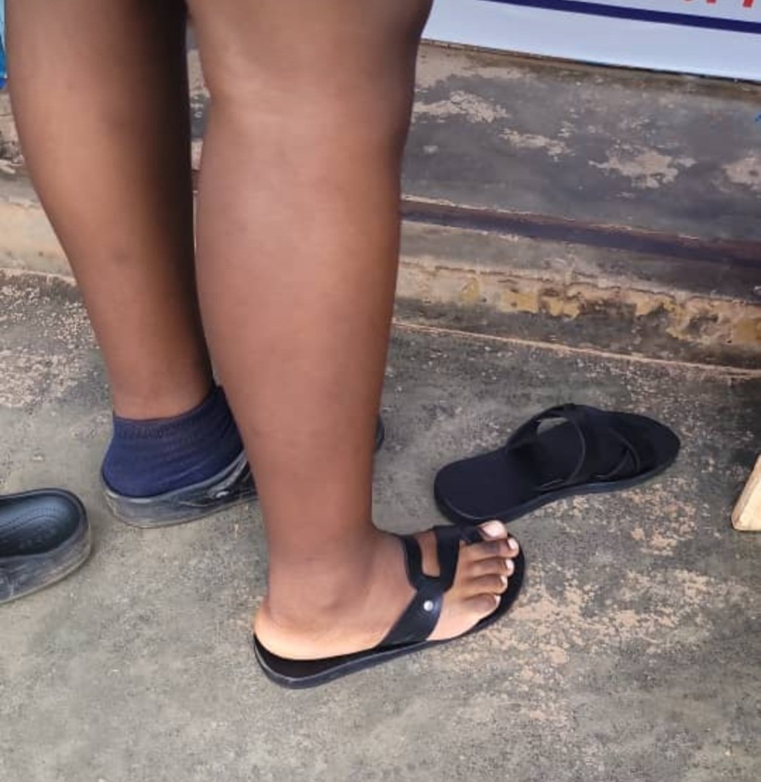 Guys, Look at our happy customer and those smiling feet I always talk about 😅
Proudly #Oruhu.
We’re just a few minutes away from your gate.
☎️ 0761357009