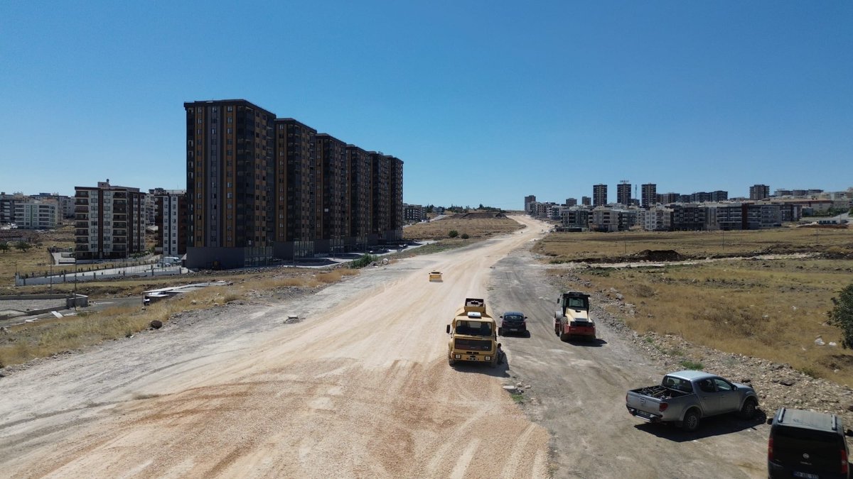 Karaköprü’de Asfalt Öncesi Hazırlıklar Başladı🚧 

📍 Karaköprü - Mehmetçik Mahallesinde yer alan Badıllı Sait Bey Bulvarı'nda asfalt öncesi hazırlık çalışmalarımızı başlattık.

Daha konforlu ve güvenli ulaşım için zemin düzenleme çalışmalarımız aralıksız sürüyor. Şanlıurfa’nın