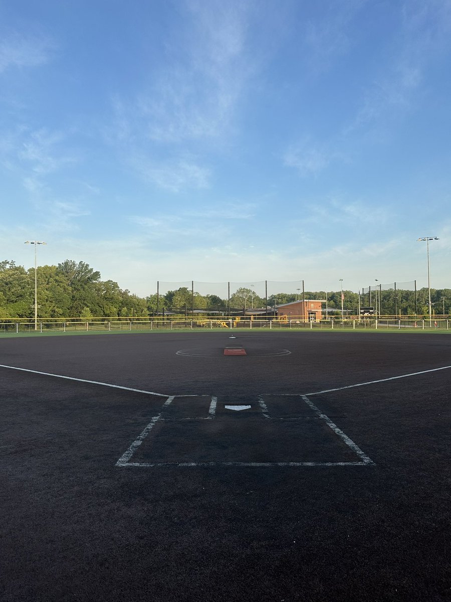 Like most of the Midwest, the weather pushed our games last night; but man, what a gorgeous morning to play some softball! 

We take the field at 8am on field 8! 🥎❤️