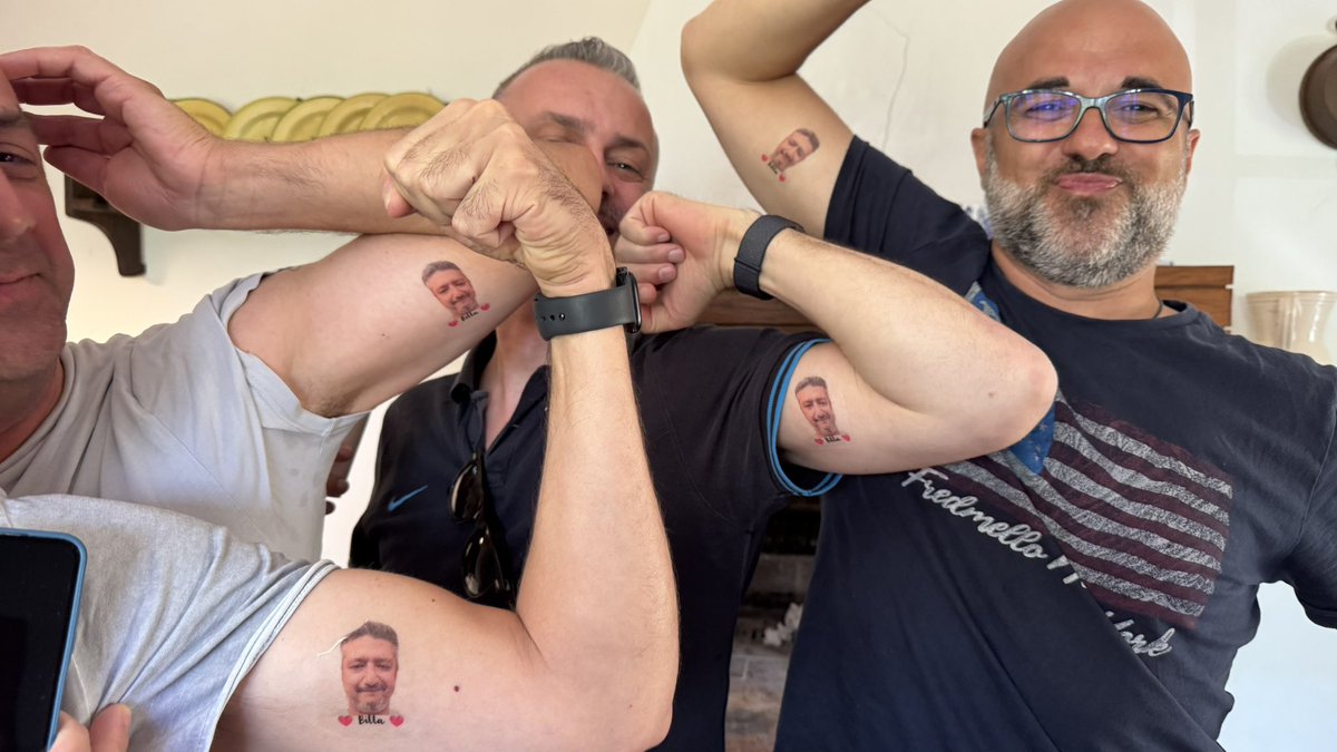 Un branco di pirla. #WeekEndStronzi
🙄