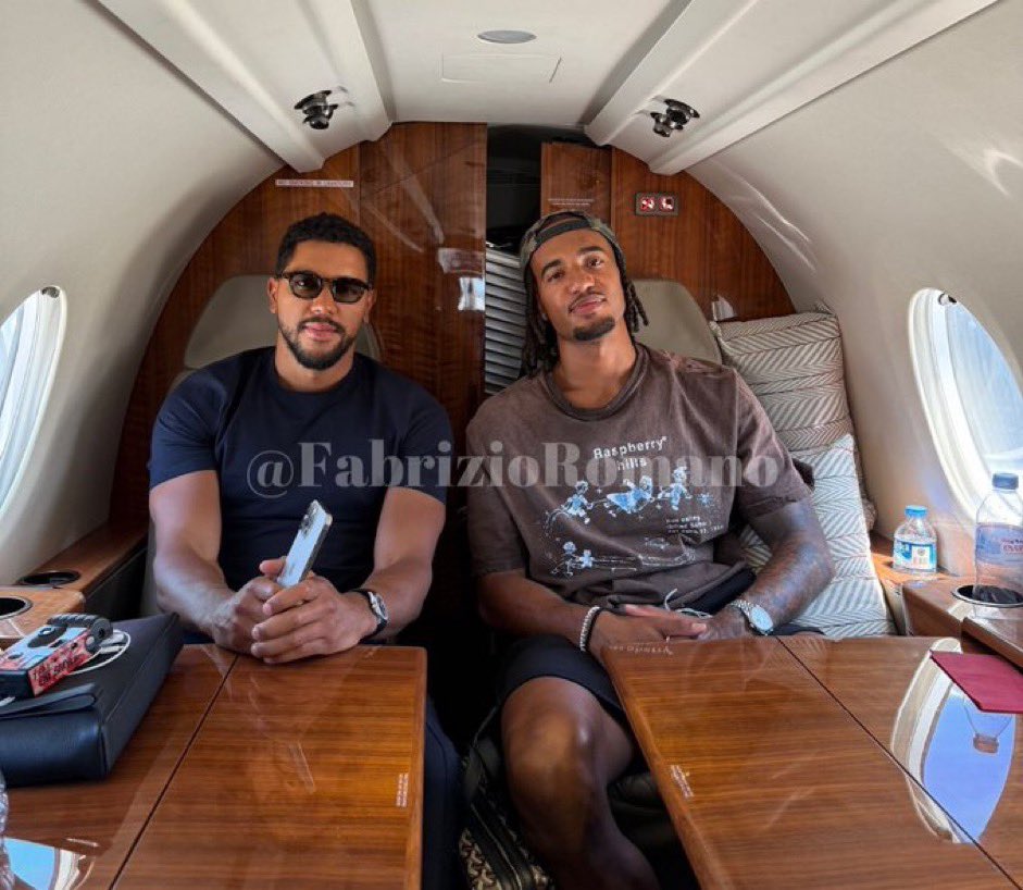 BAŞKANDAN BİR TELEFON ALDIM!" 👇

🗣 Archie Brown: “Aslında Milan ile anlaşma tamamen bitmişti. Ama sonra, gece saatlerinde Fenerbahçe başkanından bir telefon aldım. Her şey o anda değişti. Gösterdiği tutku, vizyon... Fenerbahçe'ye gelmem gerektiğini biliyordum.” 

(Fabrizio