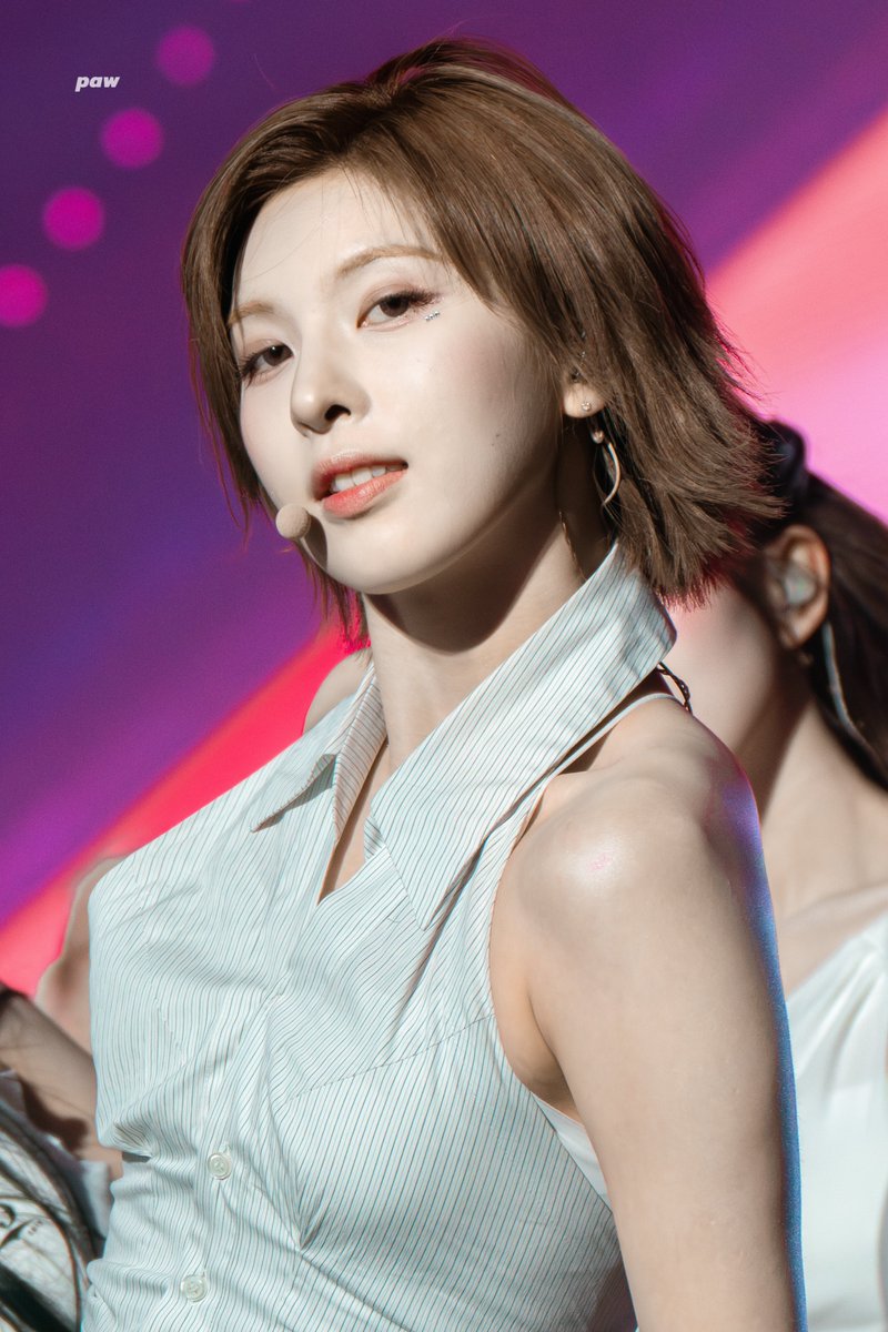 Paw_bae1228's tweet photo. 250712 저녁솔이..🥵

#NMIXX #엔믹스 #배이 #BAE https://t.co/7CaJIyfxNt