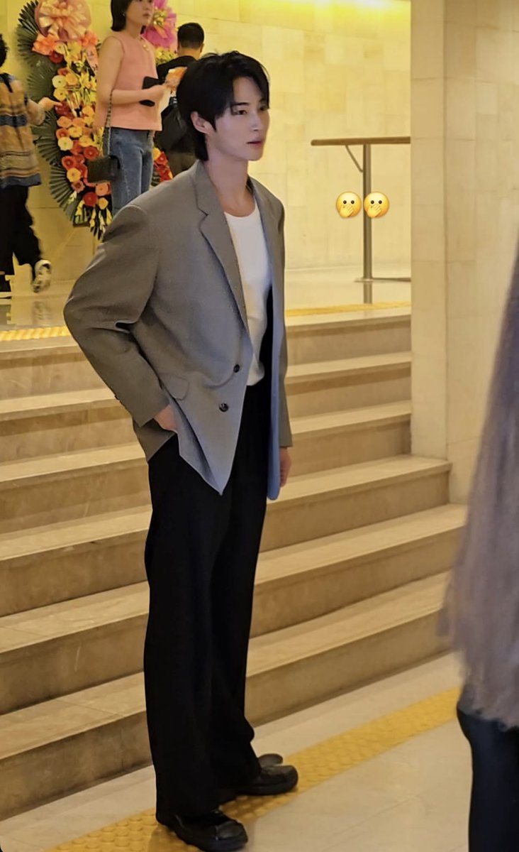 와씨 하객 변우석 전신샷 ㅁㅊ