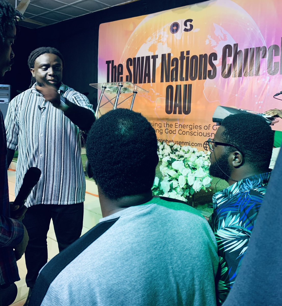 themaninileife's tweet image. The Prophet Usen MJ called out two brothers—seated in different parts of the hall—without ever meeting them before?!

This accuracy is blinding.
The precision, divine.

You can’t make this up.
This can only be God.
#TheProphetUsenMJ #WordOfKnowledge #SNCInternational