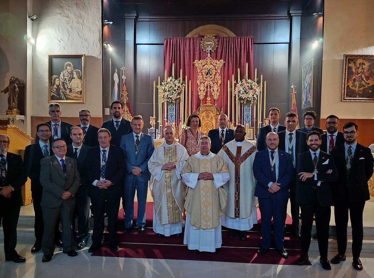 🔵#Actualidad

Representamos a nuestra Hermandad en el día de ayer en la Función Principal de la queridísima @gpsanbenitoabadsevilla .

Siempre es un placer poderos acompañar en días tan importantes para vosotros.

Desde estas líneas queremos agradecer el buen trato recibido