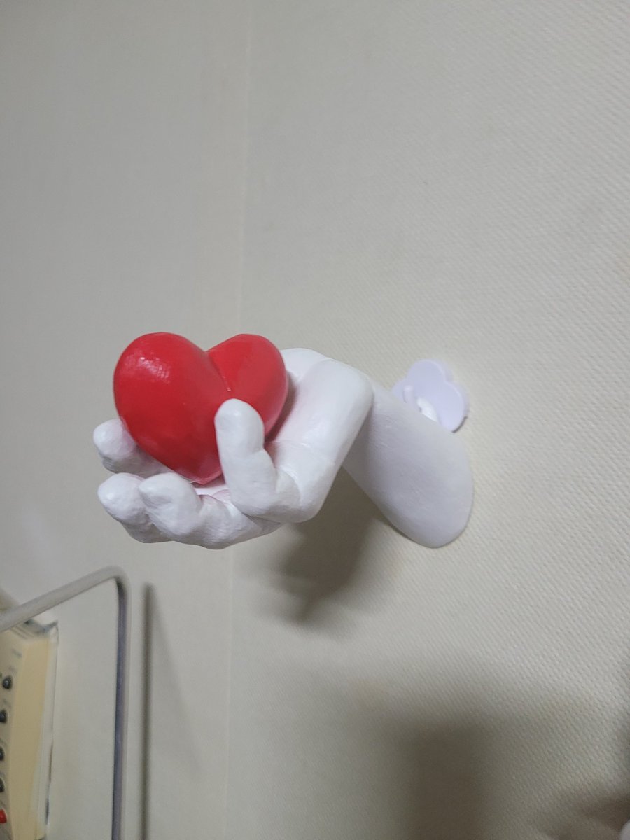 예전에 만든 하트 거치대가 빠개져서 새로 벽거치대를 만든자