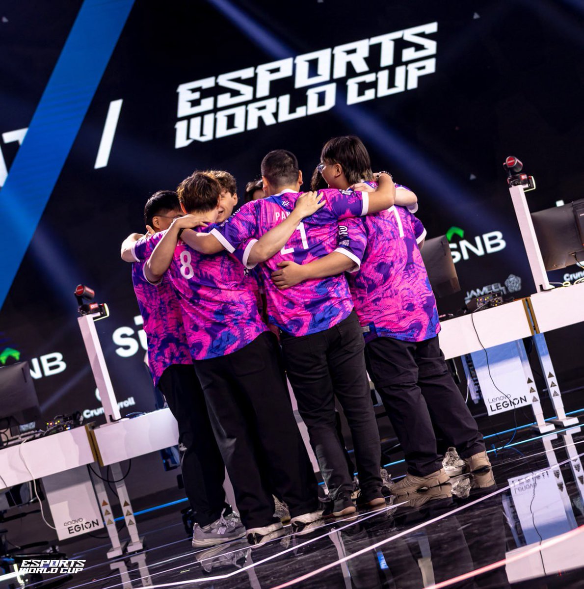 We drop the match against FNC 1-2. GGWP! 

Sunset: 13-10
Ascent: 3-13
Split: 8-13

Our journey for the #EWC2025 trophy ends here. Thank you for your support! We play the Third Place Match tomorrow 👊🏻