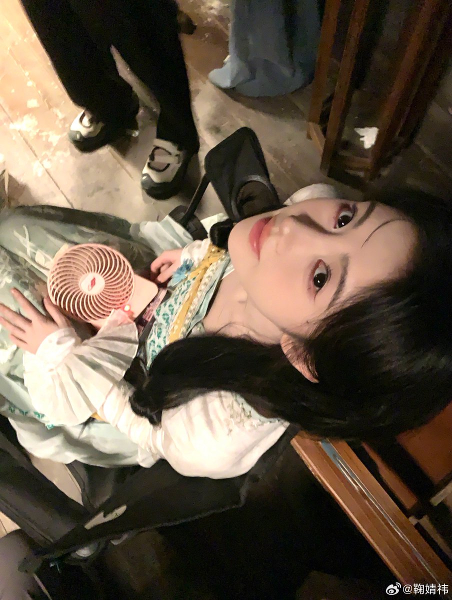 corazon_jy's tweet photo. 250712 쥐징이 웨이보 업데이트 (1/2)
‘오늘 阿黛아대 왔어😉’
#쥐징이 #鞠婧祎 #JuJingyi #จวีจิ้งอี https://t.co/CTVICmFWhn