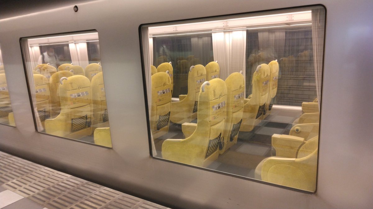 あー、楽しかった旅行も終わりかあ😅💦
遊び疲れたので、窓がデカいのに乗って帰ります😅✋(笑)