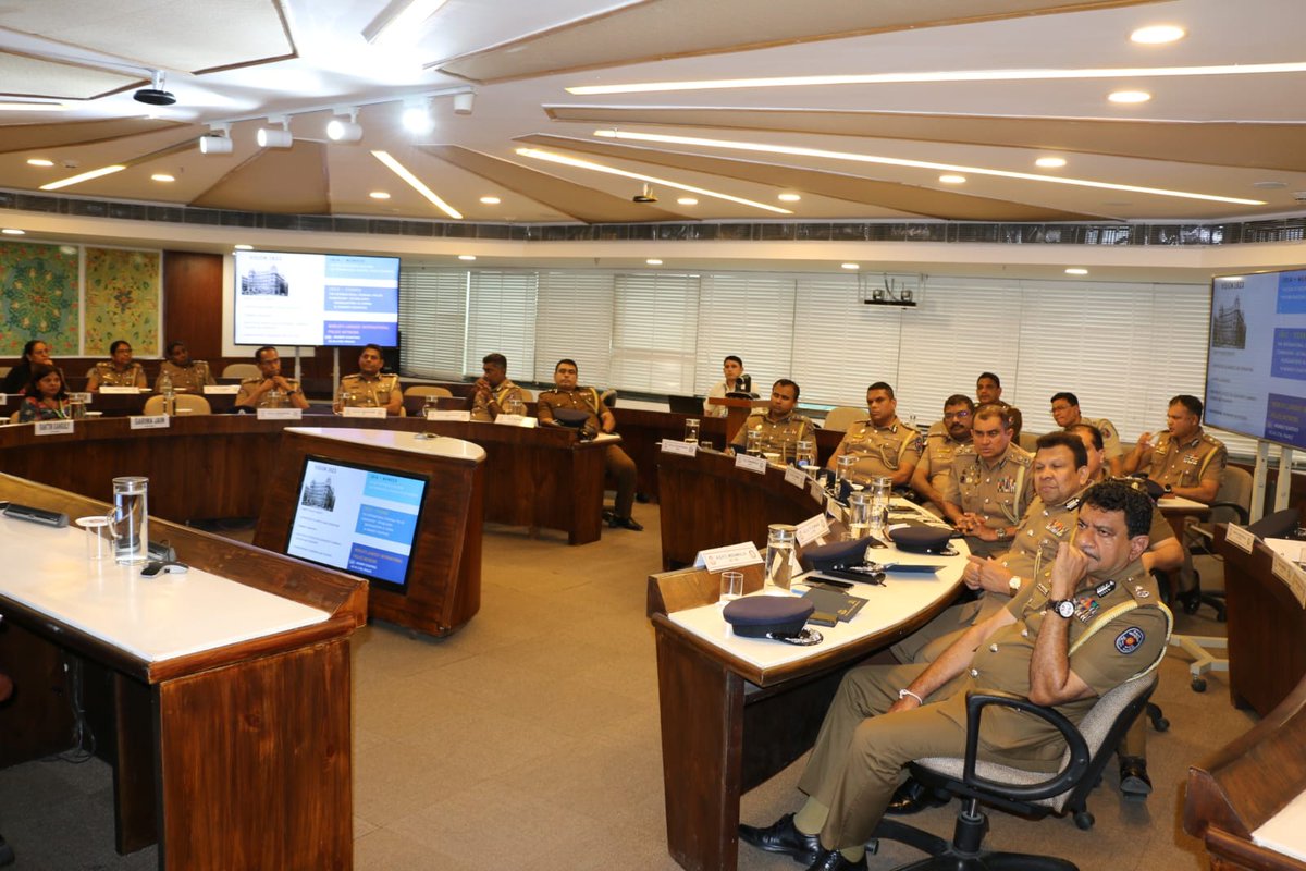 Strengthening security ties! CBI officials met with the Sri Lankan Police officials to share investigative best practices and tools. Discussions focused on tackling cross-border crime and fostering mutual understanding.

 #India #SriLanka #LawEnforcement #SecurityCooperation