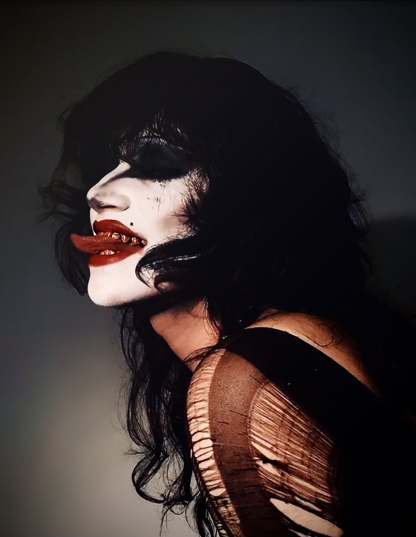 Big fan of nylons lately, especially ripped ones