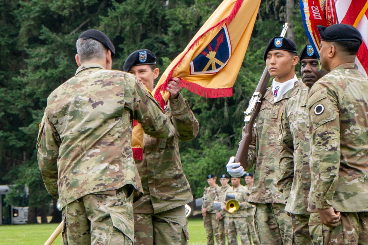 I_Corps's tweet image. Saying goodbye, and hello
BG Kevin Cotman handed over command of 593rd Corps Sustainment Brigade to COL Erin C. Miller in a change of command ceremony this week. From supply lines to sustainment powerhouses, 593rd keeps I Corps and Indo-Pacific forces ready to roll.