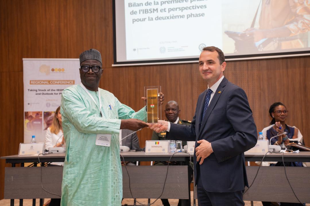OIMNiger's tweet photo. 📍Dakar | Du 9 au 10 juillet, une délégation du 🇳🇪 et l’OIM🇳🇪 ont participé à la conférence régionale de l’IBSM pour renforcer la coopération sur la gouvernance des frontières, la sécurité et le développement. 🤝
#SafeBorders
#DGPN
#DGEF
#CNF
#CENTIF https://t.co/HsMOcYWNqY