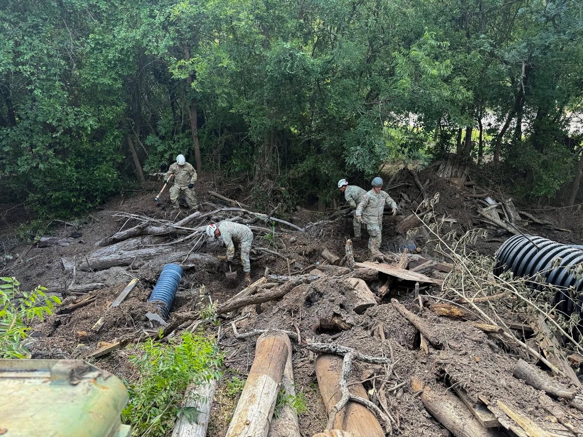 TXMilitary's tweet image. Texas Guardsmen stand united with our response partners and neighbors —proving that resilience, competence, and compassion are more than words—they’re who we are.
#Leander #GuardStrong #TexasProud #FloodRelief #NationalGuard #Texas #NGB