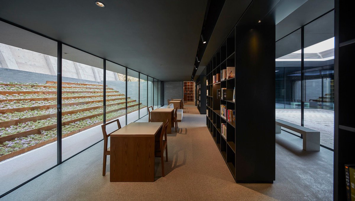 China’s first zero-carbon library, SQUARES by SAKO Architects, weaves cultural symbolism with sustainable innovation. 
buff.ly/zawg9Tg

#ZeroCarbonArchitecture #CulturalGeometry #SustainableDesign