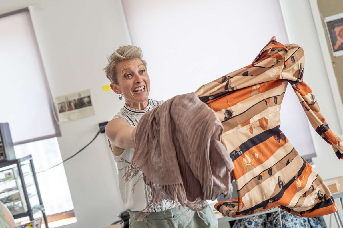 OrangeTreeThtr's tweet image. “I’m still going to like, do charity, probably even more than I do now.”
Sending lots of love to the #PoorClare company ahead of their first preview tonight 🧡
📅12 Jul - 9 Aug
💥OT Under 30 Night - Fri 25 Jul
🎟️From £20
Book now: bit.ly/3YZLBs2
📸Ellie Kurttz