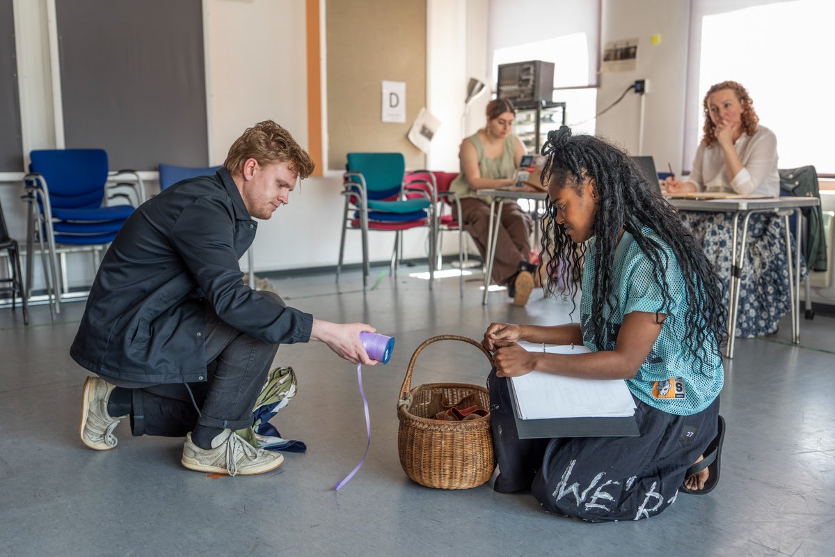 OrangeTreeThtr's tweet image. “I’m still going to like, do charity, probably even more than I do now.”
Sending lots of love to the #PoorClare company ahead of their first preview tonight 🧡
📅12 Jul - 9 Aug
💥OT Under 30 Night - Fri 25 Jul
🎟️From £20
Book now: bit.ly/3YZLBs2
📸Ellie Kurttz