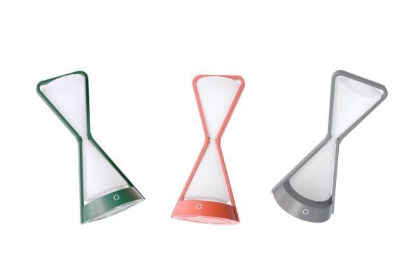 灯りが砂時計のように落ちていき、30分間後に消灯するランプ。
The Time Machine Table Lamp　|　Chu Dongdong, Liu Bei, Ren Peng, Lin Rulong, Weng Hang　|　1297r