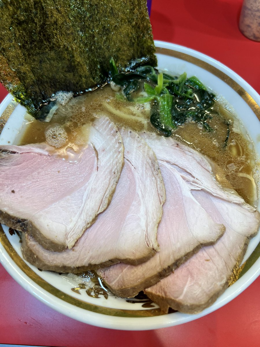 showono1's tweet image. 夜ご飯！
家系ラーメン🍜
燻製チャーシュー麺並あぶら多め
#裏野中家 #西川口