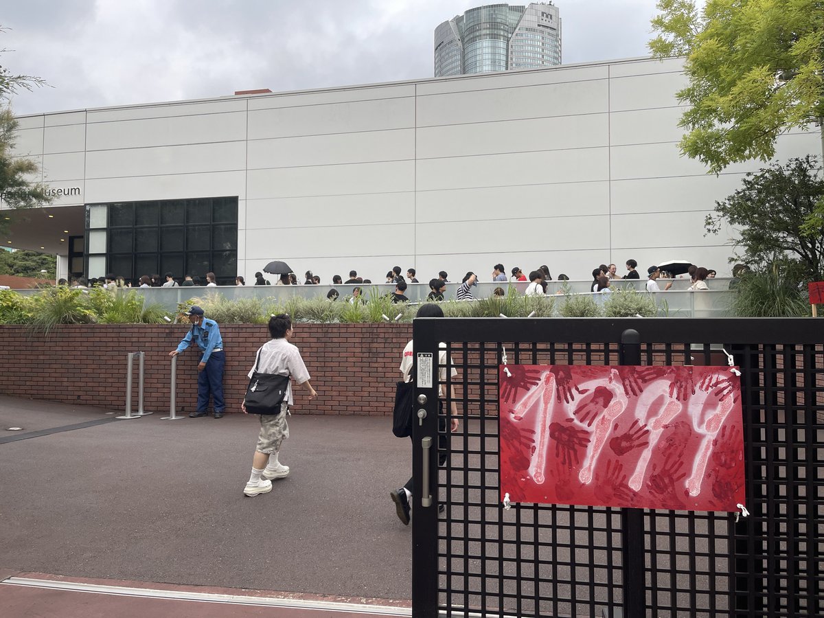 1999展夕方もぞくぞくお客さん来て外まで並んでる！👏　今日涼しくて良かったなぁ