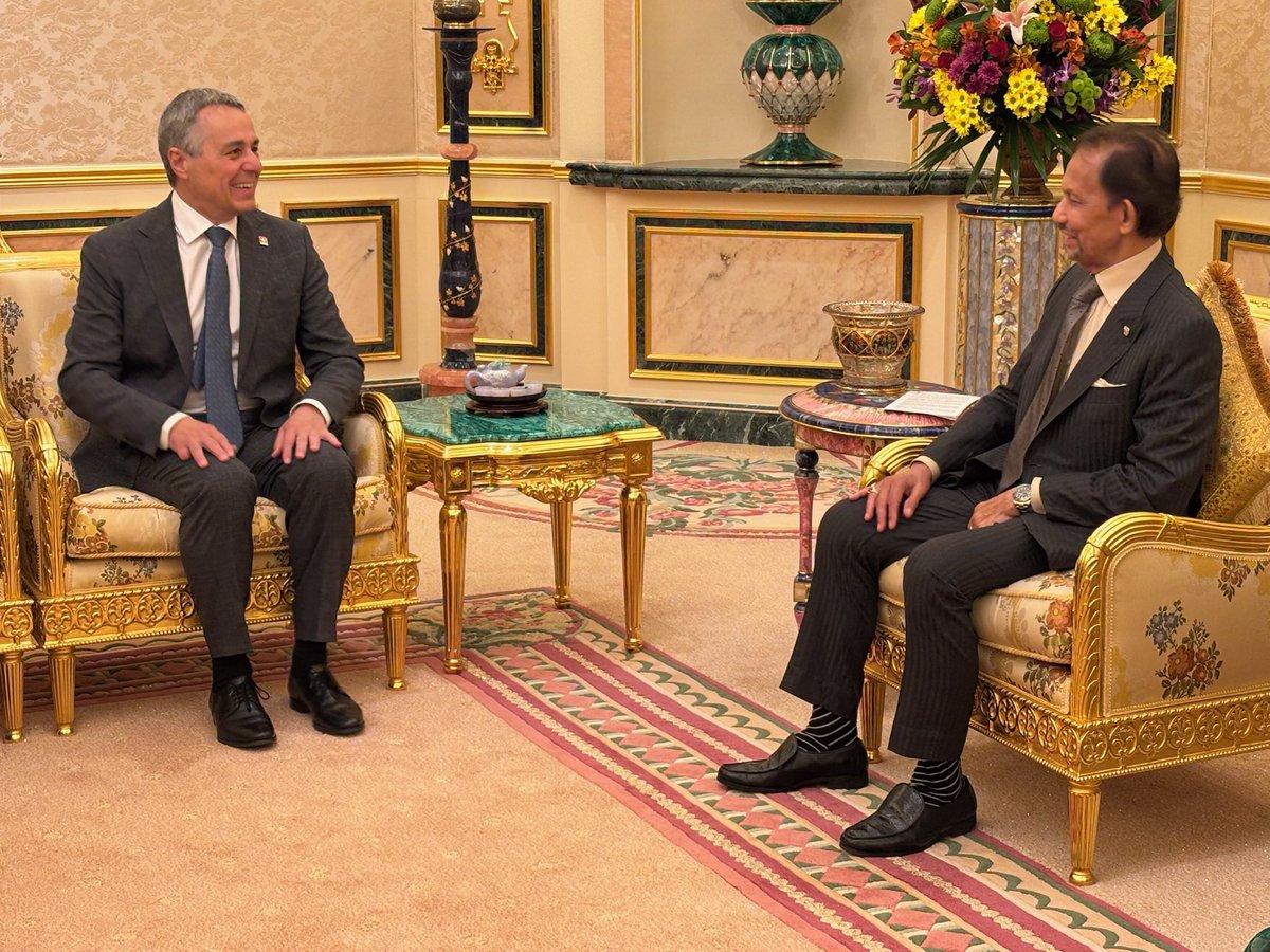 Fourth stop on my Asian trip : #Brunei.

I was warmly received by His Majesty the Sultan of 🇧🇳

We spoke about the long-standing friendship between #Switzerland and Brunei, which is based on trust, respect and good bilateral relations.