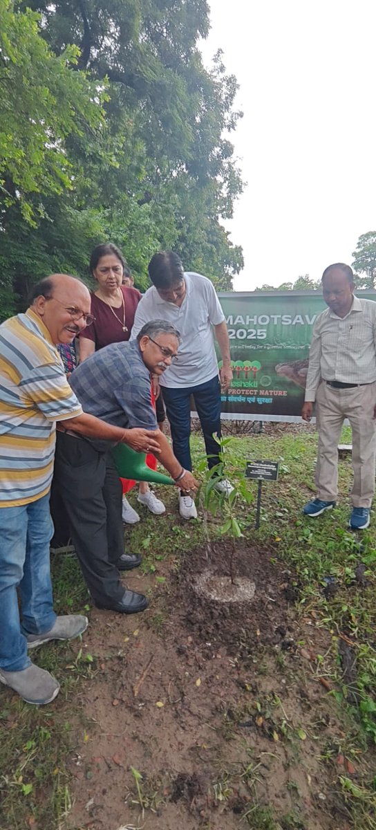 csirnbrilko's tweet image. 🌱 A special plantation drive was held today at the Botanic Garden to mark #VanMahotsav2025.
@akshasany Dir., along with senior IFS officials & morning walkers, planted a sacred Rudraksh sapling — reinforcing our commitment to a greener, healthier planet. 🌏