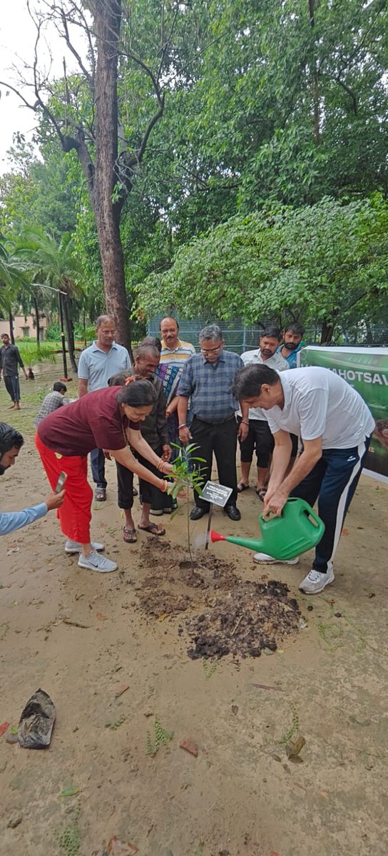 csirnbrilko's tweet image. 🌱 A special plantation drive was held today at the Botanic Garden to mark #VanMahotsav2025.
@akshasany Dir., along with senior IFS officials & morning walkers, planted a sacred Rudraksh sapling — reinforcing our commitment to a greener, healthier planet. 🌏