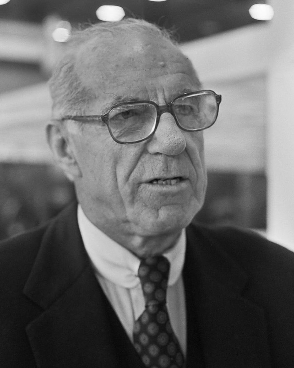 Benjamin McLane Spock (1903-1998) was an American paediatrician whose book Baby and Child Care is one of the best-selling volumes in history. Spock was the first paediatrician​ to study psychoanalysis to try to understand children's needs and family dynamics. #histmed