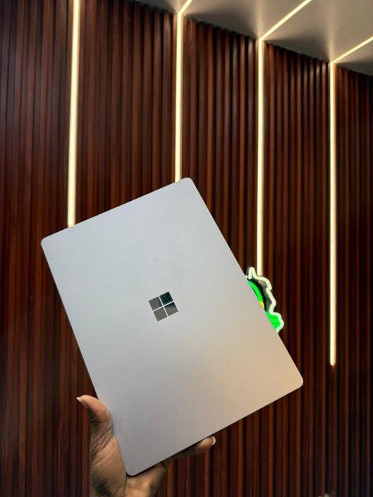 *Surface laptop 3*
Intel core i5 
10th generation 
13’3 inches 
8 gb ram. 
128gb ssd. 
Touch screen 
Keyboard 💡
Face ID 

Ghc: 3.5k
☎️0241636577